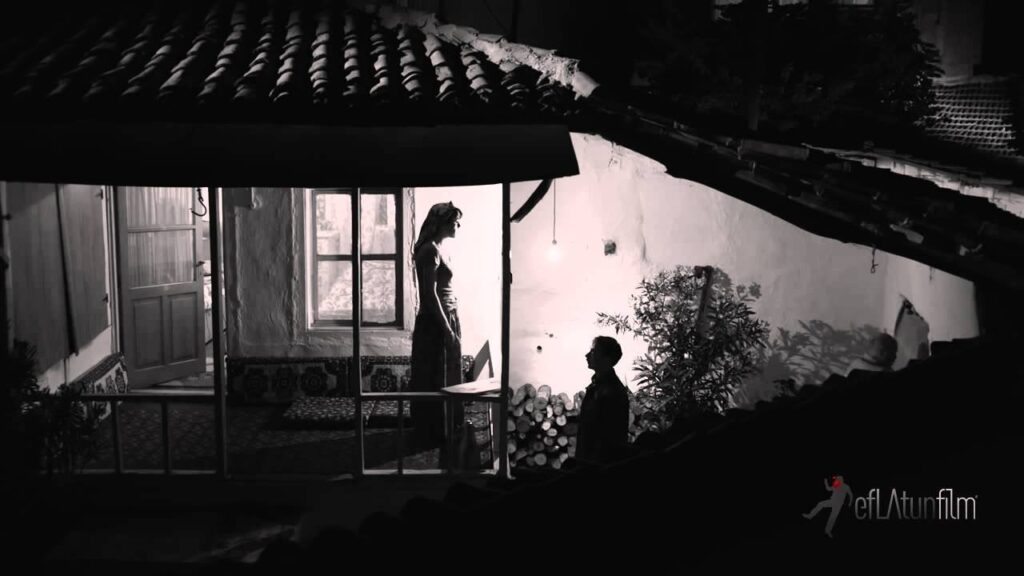 Sen Aydınlatırsın Geceyi - Film Sahnesi