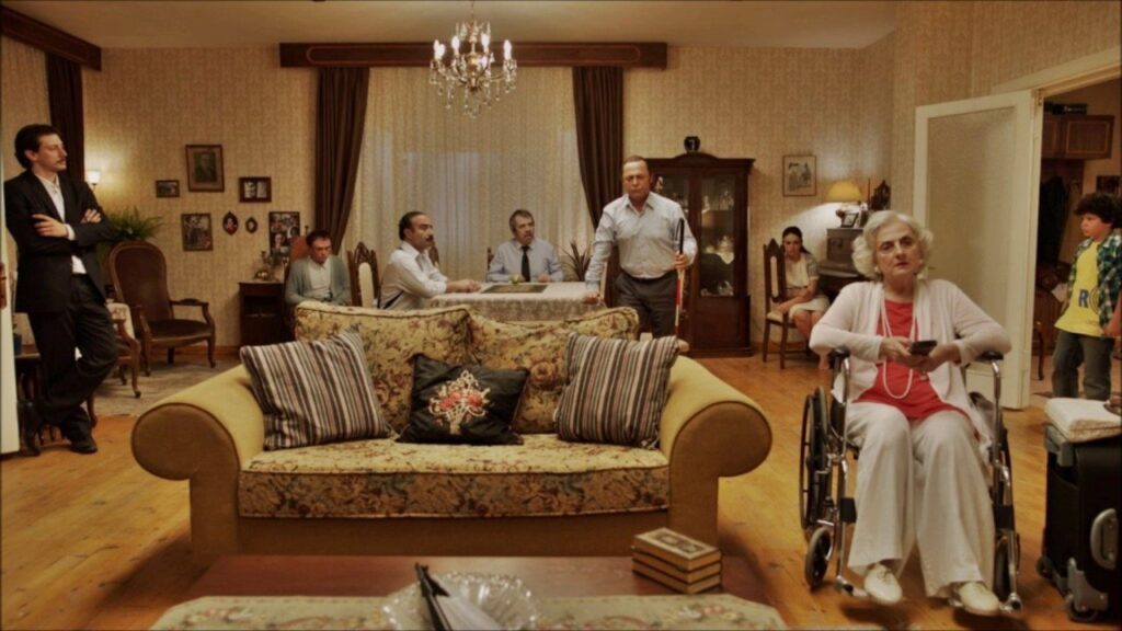 Celal Tan ve Ailesinin Aşırı Acıklı Hikayesi - Film Sahnesi