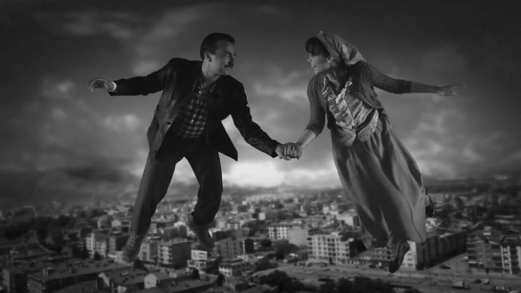 Sen Aydınlatırsın Geceyi - Film Sahnesi