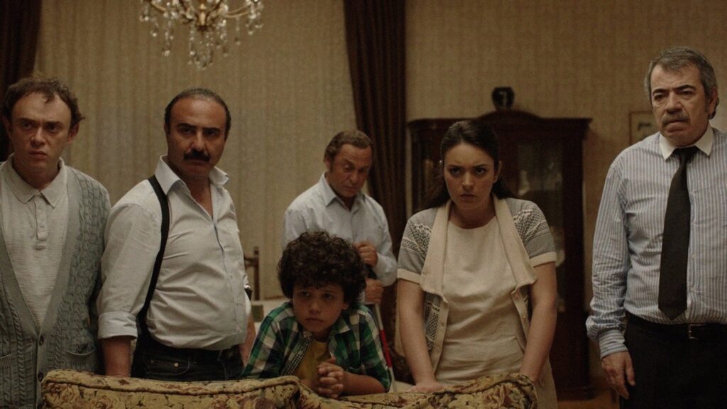 Celal Tan ve Ailesinin Aşırı Acıklı Hikayesi - Film Sahnesi